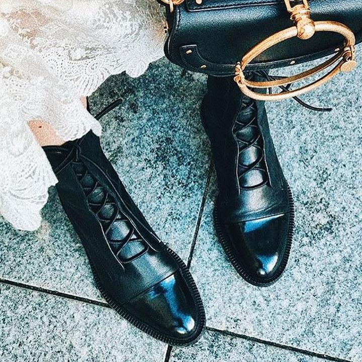 Stivaletti stringati da donna in pelle - Nero/Marrone, comodi ed eleganti